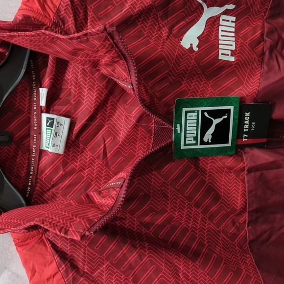 BNWT PUMA FULL ZIPPER Windbreaker Small Red - Picture 2 of 8